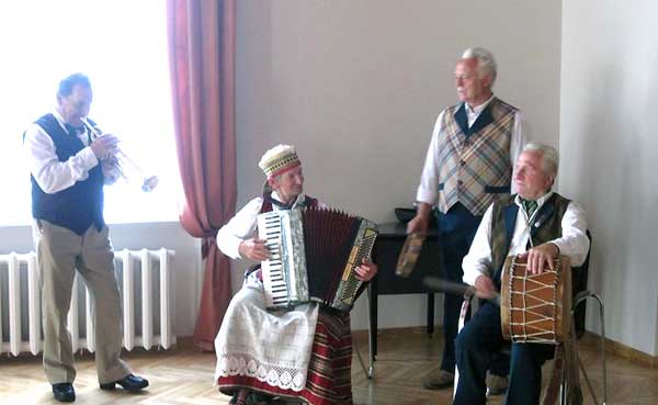 latviai