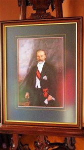 Prezidento A. Smetonos kambarį puošia jo portretas.