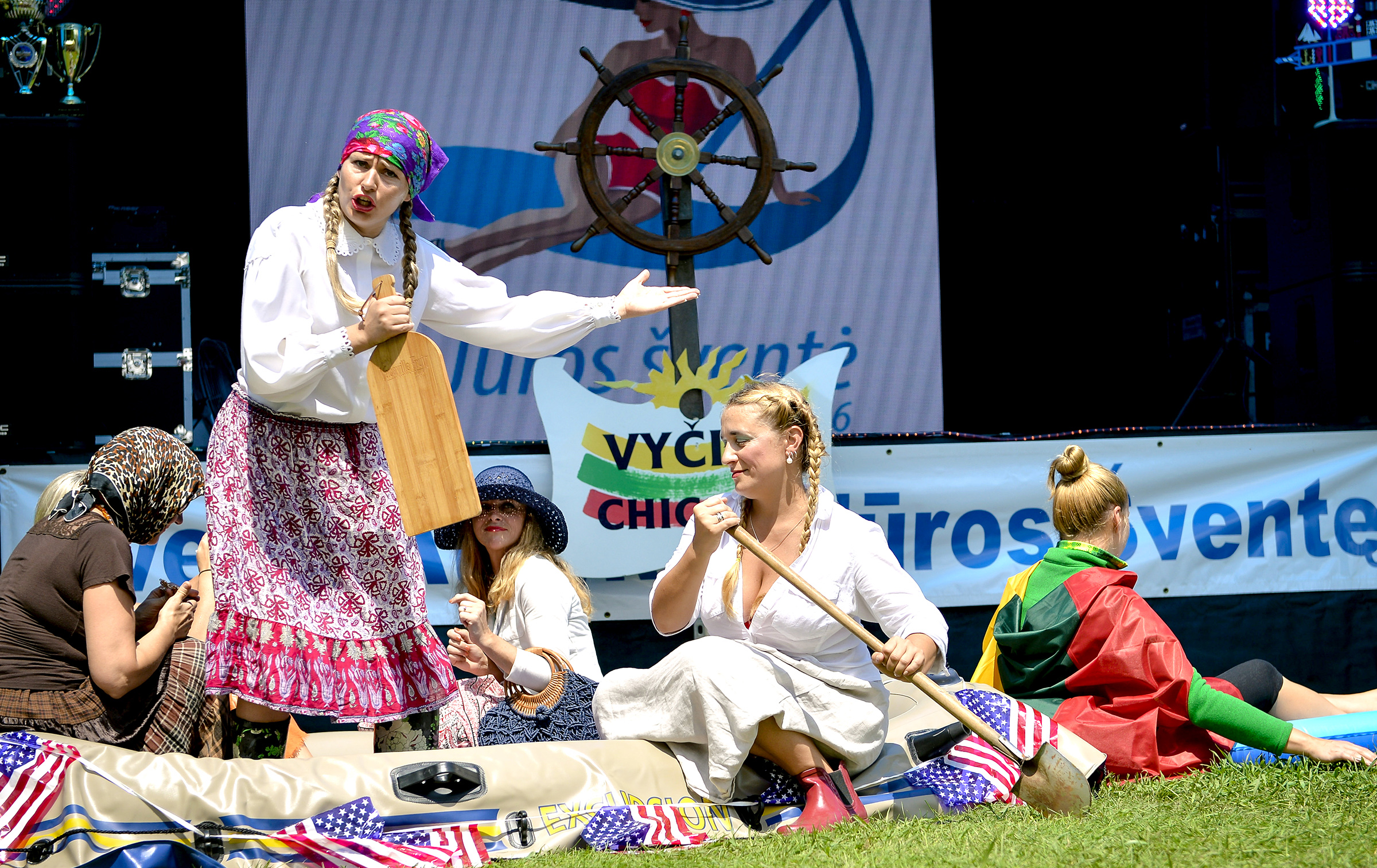 Teatralizuotas komandos pasirodymas – ,,Plaukiame į Ameriką”.