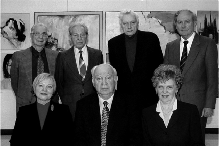 Jaunimo centro Čikagoje tarybos ir valdybos nariai 2008 m. Sėdi iš k.: Milda Šatienė, Vaclovas Momkus, Rūta Jautokienė. Stovi iš k.: Algirdas Čepėnas, Antanas Paužuolis, Jonas Tamulaitis ir Viktoras Jautokas. (Jaunimo centro archyvo nuotr.)
