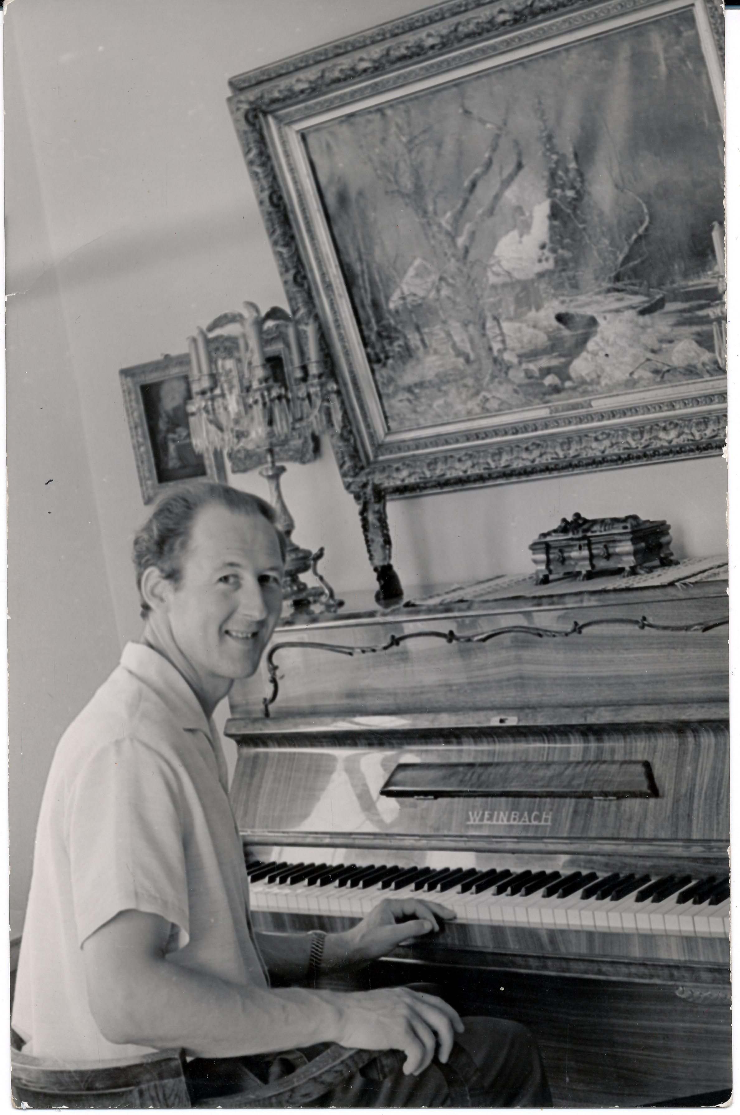 Kunigas R. Mikutavičius.