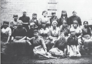A group of Scottish and Lithuanian workers at the brickworks near Carfin ca.1923