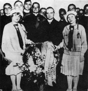 Members of Chicago’s Lithuanian community meet Archbishop Matulaitis upon his arrival at the city’s railroad station on April 16/1926.