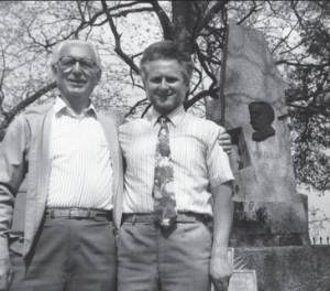 The author (left) and Professor Tadas Šumskas at the grave and monument of painter and composer Mikalojus K. Čiurlionis in Vilnius’ Rasų Cemetery.