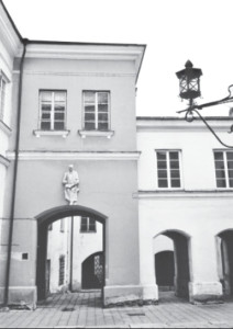 Daukantas Courtyard, with the statue of the famous historian above the passageway.