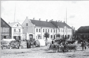 Market day in Kėdainiai between the two world wars.