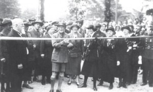  Boys Scouts founder Lord Robert Baden-Powell inaugurates a street in Palanga named after him, 1933. Lady Olave Baden-Powell is holding the ribbon.