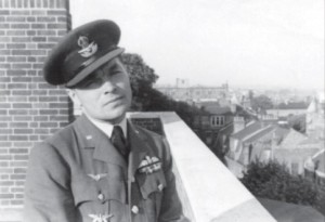 Marcinkus in Great Britain. He is wearing the Plieno Sparnai (Steel Wings) decoration on his RAF uniform.