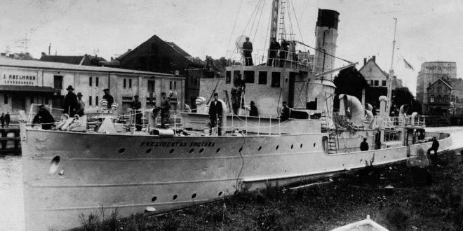 The ship “Prezidentas Smetona” on the Akmena-Danė River (Dangės upė) in 1927.