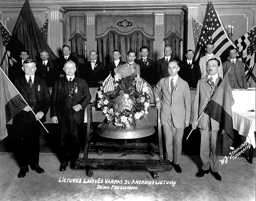 Presentation of the Liberty Bell by American Lithuanian Congress officials.