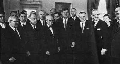 Members of the American-Lithuanian Council and the Lithuanian-American Community with President John F. Kennedy in 1962. Leonardas Šimutis, the Editor-in-Chief of Draugas, third from right, assisted in arranging the visit. 