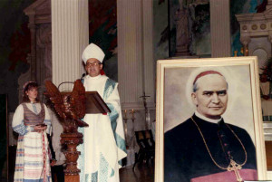 Lektorė Renata Nelsaitė ir J. E. vysk. Paulius Baltakis.