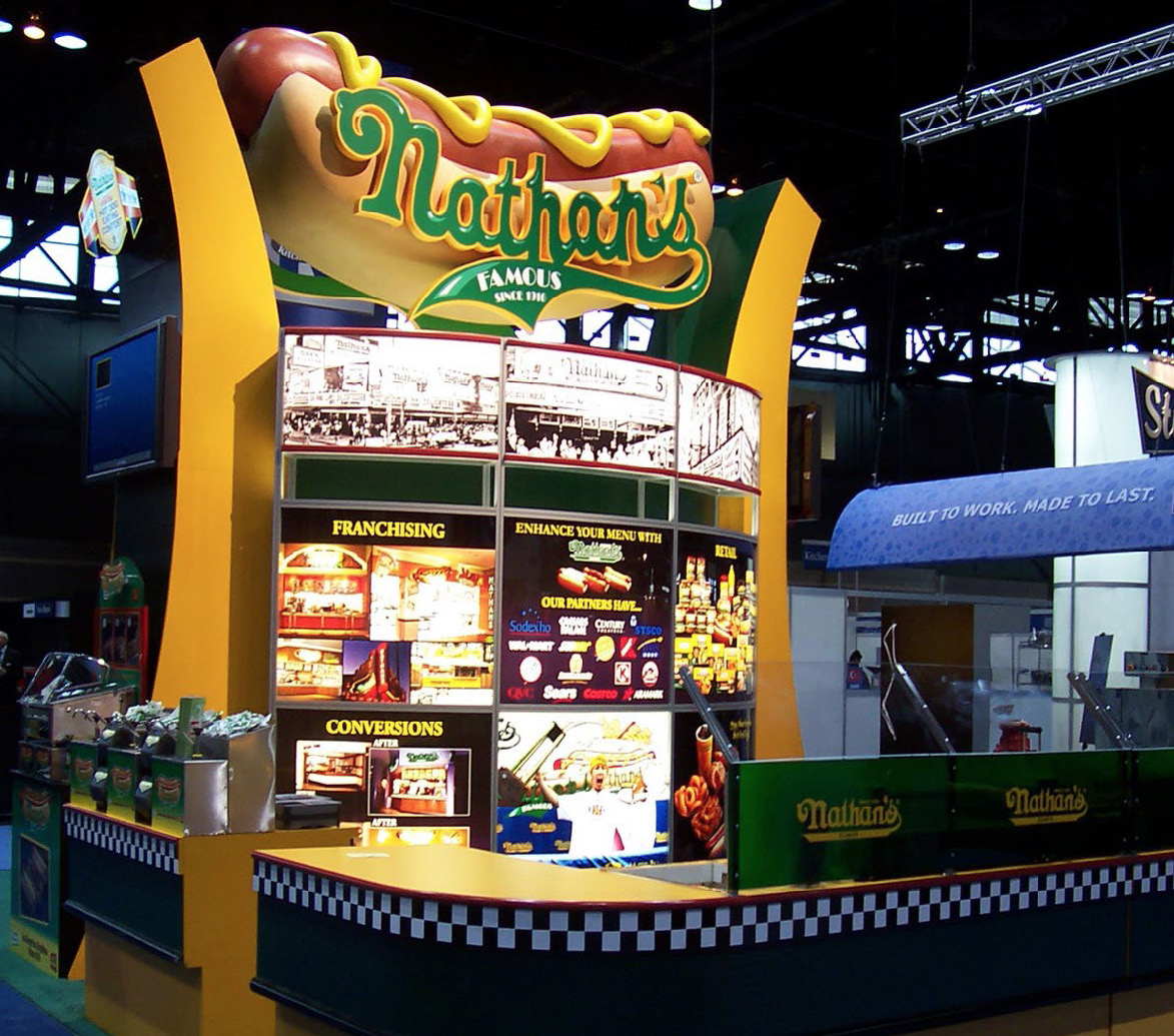 Nathan’s Famous Hot Dogs sukurtas restoranų asociacijos parodai McCormick Place.