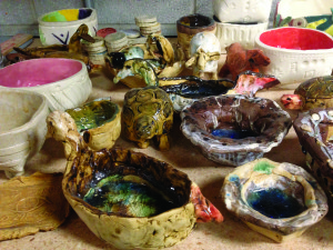 Mokinių keramikos darbai.