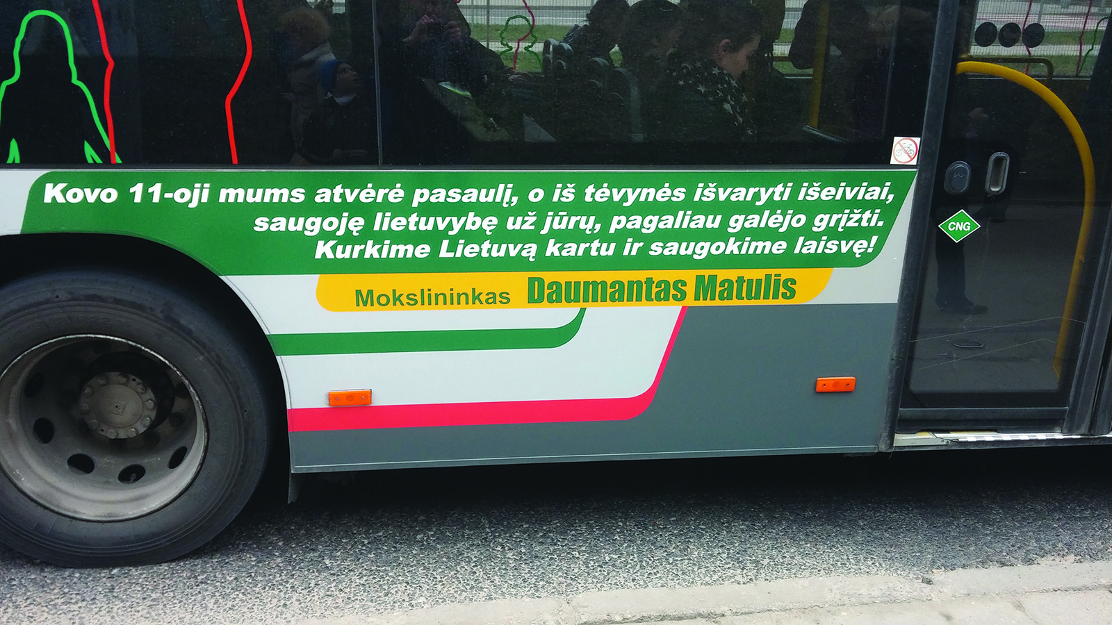 2016 m. kovo 11-ąją į Vilniaus gatves išriedėjo autobusai su žymių žmonių mintimis apie laisvę.