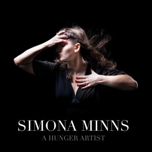 Gegužės 20 dieną Simona Minns pristatys savo debiutinį muzikos albumą.