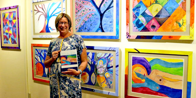 Laima Vincė savo naująją knygą „This is Not My Sky” ir meno kūrinių parodą pristatė jaukioje Maine valstijos galerijoje.