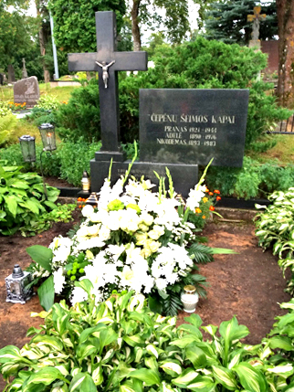 Mečislovo Algirdo Čepėno palaikai atgulė šalia tėvų Daugailių kapinėse, Utenos r.