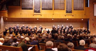 Reformacijos jubiliejaus koncerto pradžioje nuskambėjo „Dainavos” ansamblio atliekama Martyno Liuterio giesmė „Tvirčiausia apsaugos pilis”.