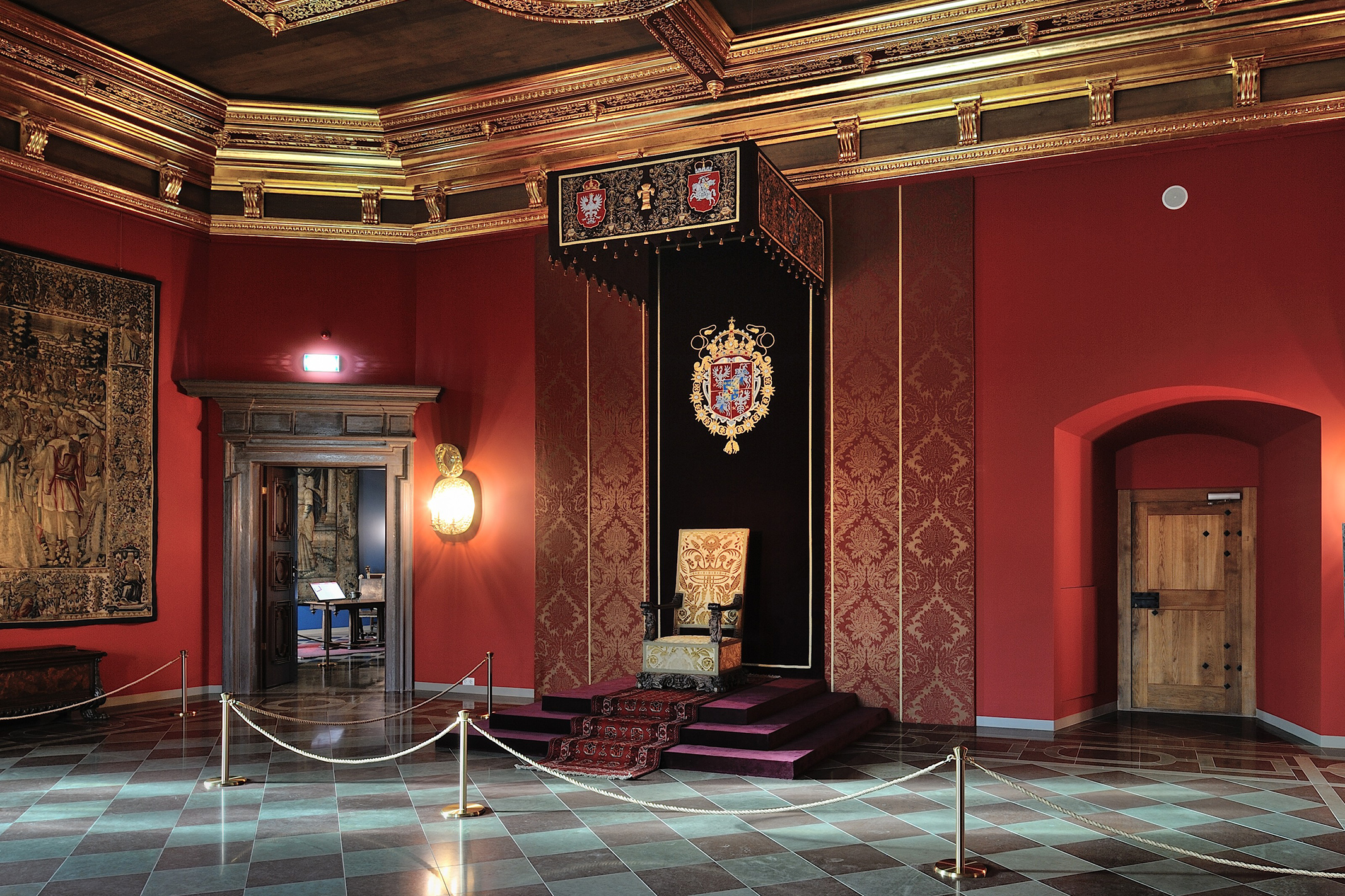 Antroji rūmų dalis bus atverta lankytojams 2018 m. liepos 6 d. Čia matote barokinę sosto salę po lubų ir sienų dekoravimo.
