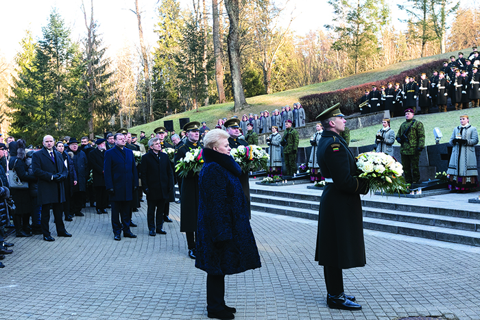 Vilniuje, Antakalnio kapinėse, pagerbtas Sausio 13-osios nakties didvyrių atminimas.