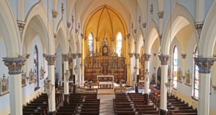 Šv. Petro ir Povilo lietuvių bažnyčia Elizabeth, New Jersey – didinga.