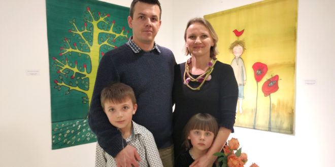 Meną mėgsta visa šeima: Viktorija Černičenko su vyru Andriumi, sūnumi Antoniu ir dukrele Anele.