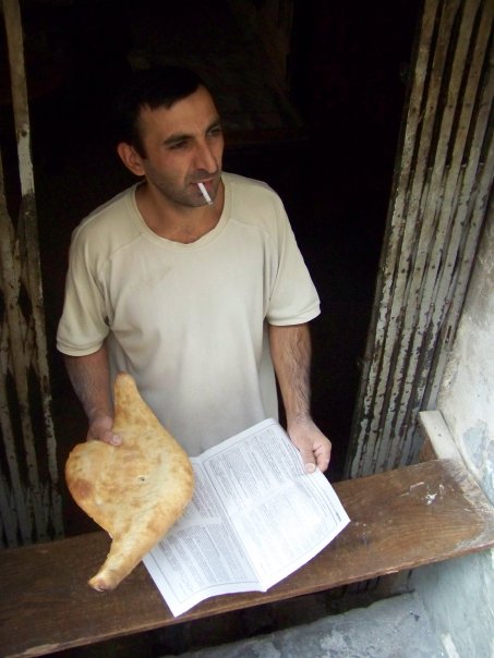Lavašo (gruziniškos duonos) pardavėjas.