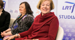 Iš kairės: Violeta Kelertas, Birutė Putrius 2018 m. Vilniaus knygų mugėje.