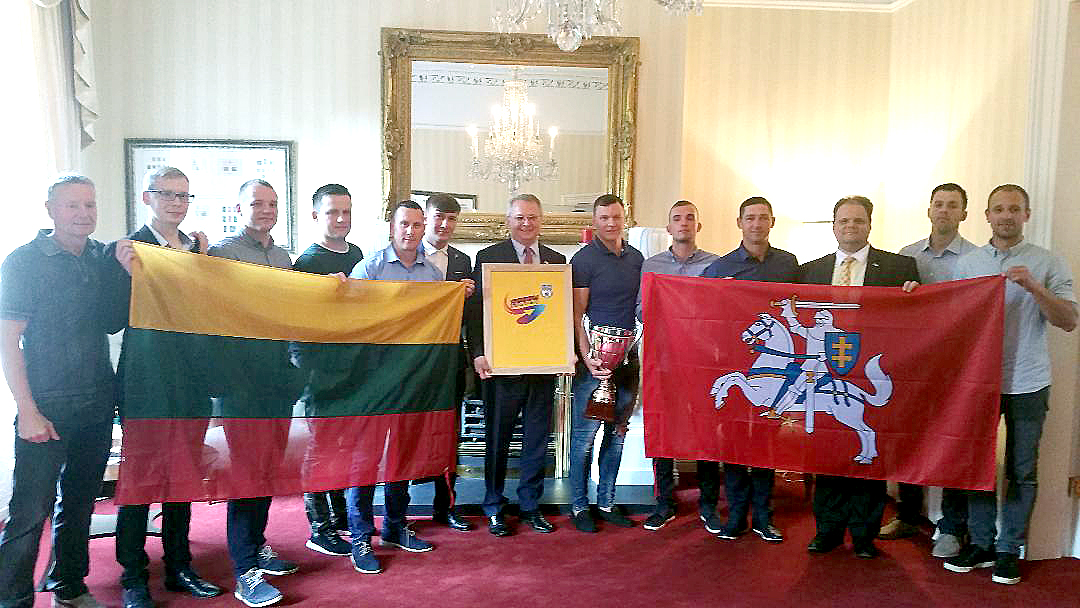 Lietuvos ambasadoje Dubline pagerbiami Airijos futbolo turnyro „F7 Spark Energy League” 2018 metų čempionai – lietuvių futbolo komanda „Baltic United FC – Ireland”.