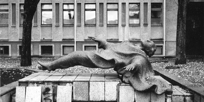 „Kaunas Falling”.