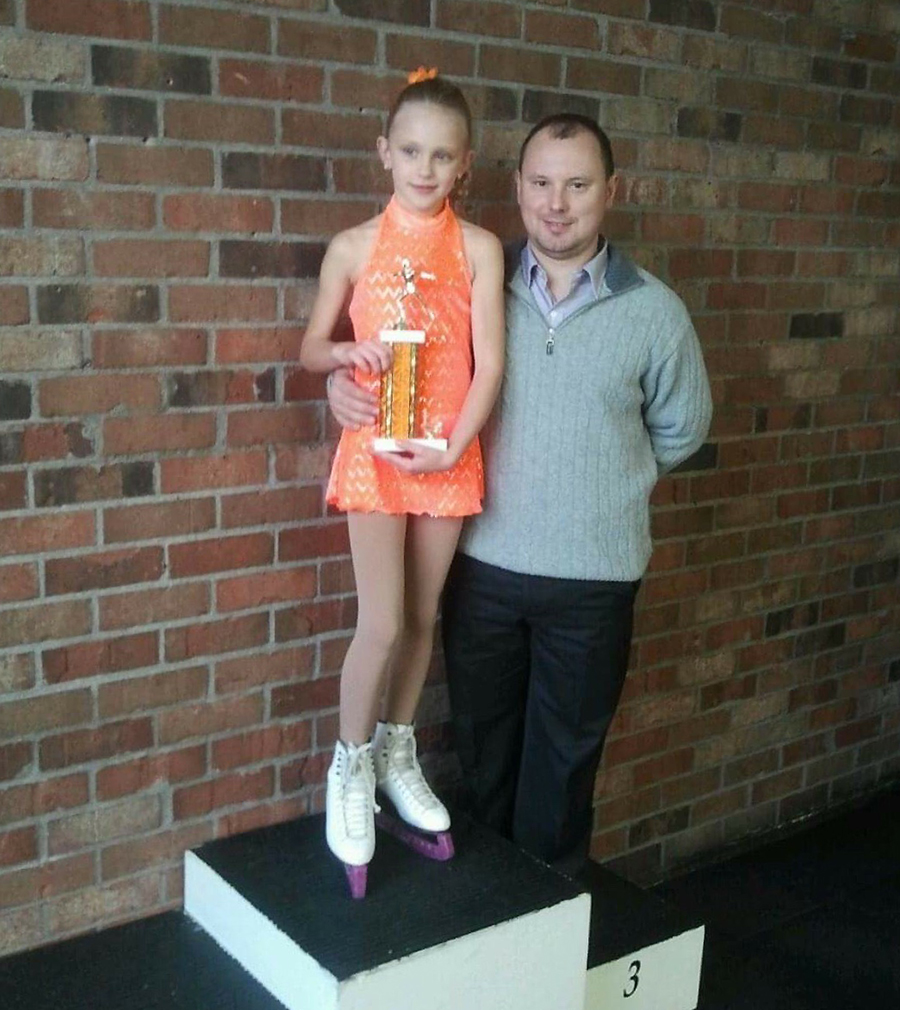Urtė su treneriu Yevgeny Martynov. „Great Pumpkin Blast”, 2013. Tai buvo pirmieji me­tai, kai Urtė pradėjo dalyvauti varžybose.