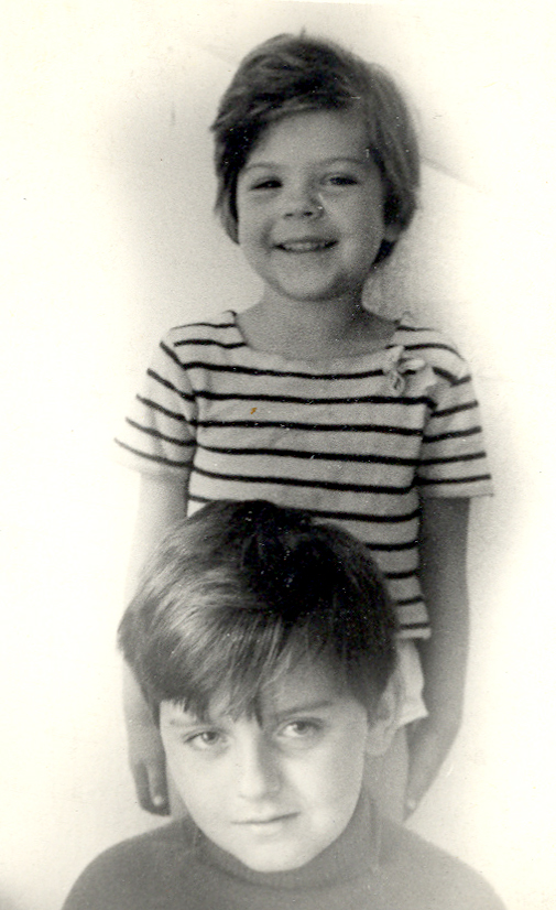 Marijus su savo sese Beata Čiurlionis vaikystėje.